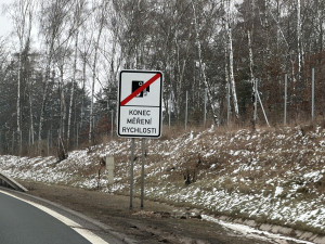 Strach z radarů brzdí provoz na Západním okruhu, přestože je tam povolená devadesátka