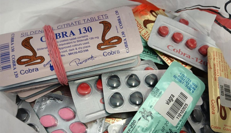 Celníci zabavily nelegální viagru a další stovky kusů neregistrovaných léčiv