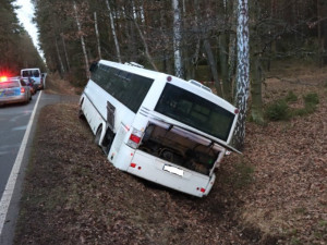 Zfetovaný muž ukradl autobus a havaroval, případ má překvapivé pokračování