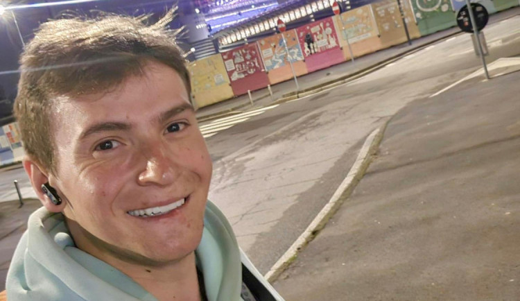 Nico z Česka vyrazil pěšky do olympiádu do Milána, cestu zvládl za měsíc
