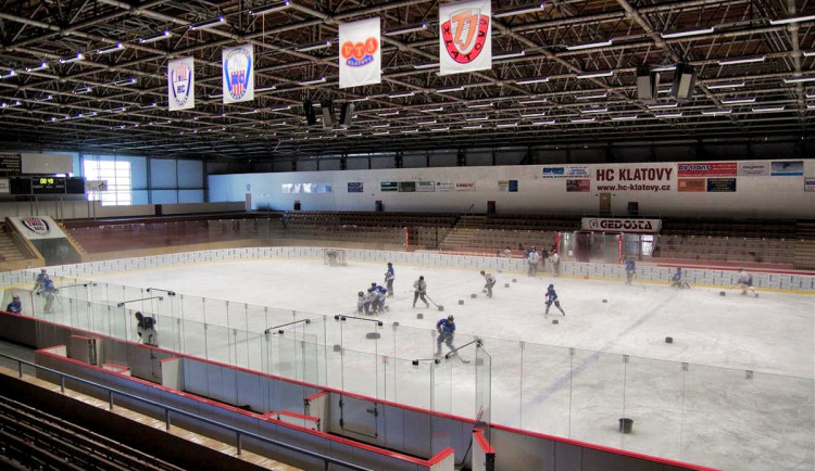 V okolí zimáku bude opět cítit čpavek, varuje město s předstihem