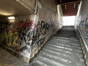 Strašidelný podchod zmizí. Rušnou Rokycanskou překlene lávka dlouhá 116 metrů