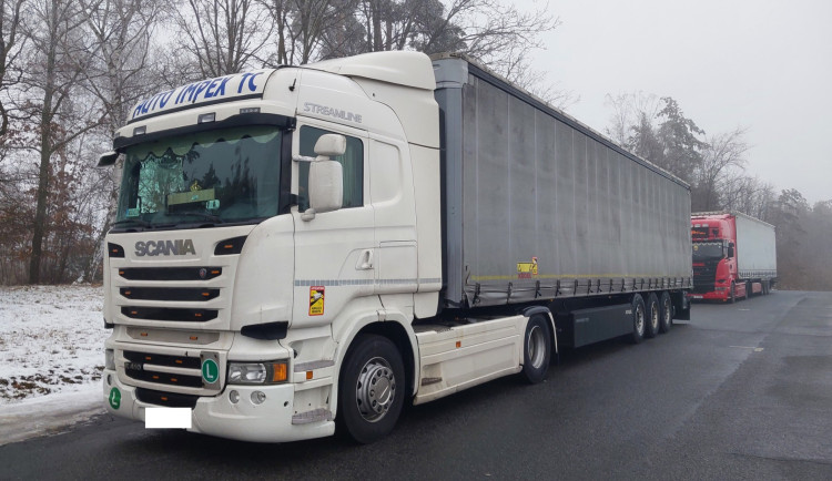 Zadržení dokladů i značek. Kontroly cizích kamionů měly vynést přes půl milionu