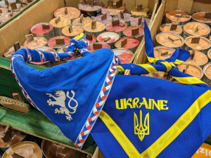 Skauti vyrobili rekordních téměř 4400 zahřívacích svíček pro Ukrajinu