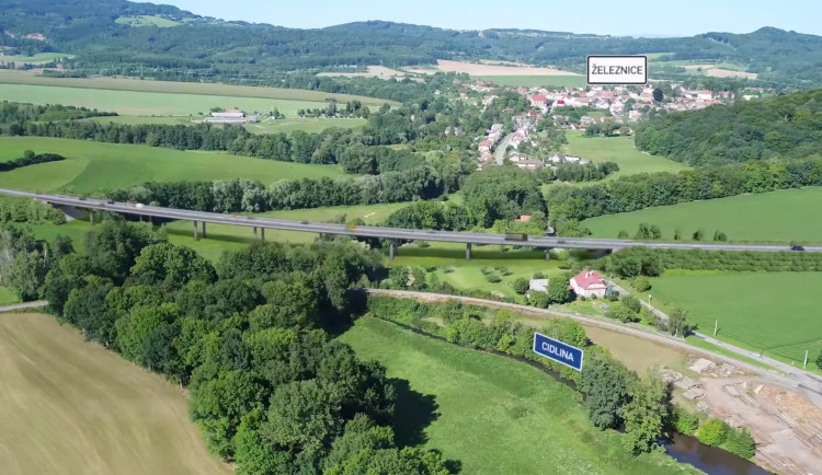 Odpůrci nové silnice I/35 Český rájem opakovaně vyzvali ŘSD k zastavení prací