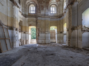 Zdevastovaná barokní kaple ožívá, památkáři tam chtějí spojit historii s modením uměním