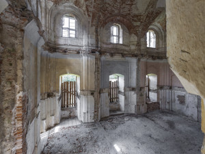 Zdevastovaná barokní kaple ožívá, památkáři tam chtějí spojit historii s modením uměním