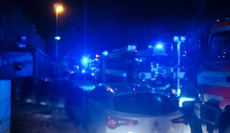 Požár ve Šlapanicích nepřežila seniorka, hasiči ji našli uvnitř domu