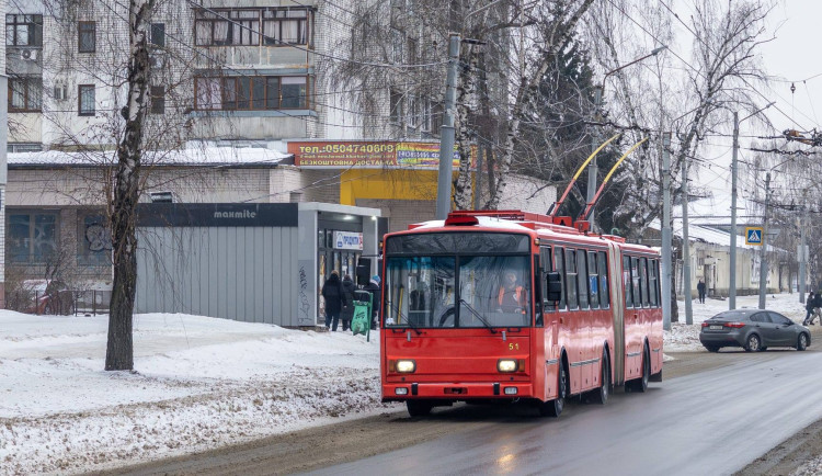 Cestující v Charkově už vozí první budějcký trolejbus, celkem tam město poslalo čtyři