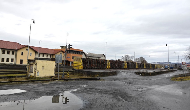 Cesta od průmyslové zóny by měla být bezpečnější, město chce prodlužit podchod