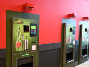 Váhy s umělou inteligencí nebo úklidový robot. Nový Kaufland sází na moderní technologie