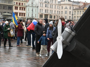 Češi i Ukrajinci vyjádřili na náměstí podporu napadené zemi. Přistál tam i smrtící dron