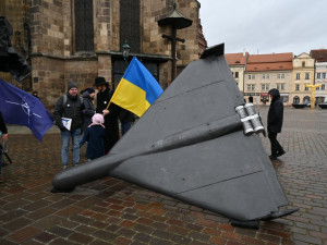 Češi i Ukrajinci vyjádřili na náměstí podporu napadené zemi. Přistál tam i smrtící dron