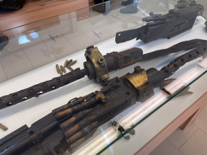 Deset amerických letců zahynulo před 80 lety v sestřeleném bombardéru poblíž Nepomuku. Trosky vystavuje muzeum