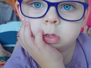 Pětiletý Dominik je unikát. Navzdory 20 diagnózám se učí jazyky i matematiku