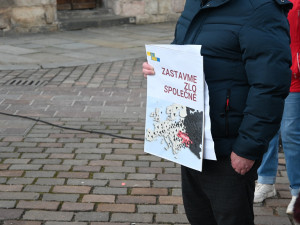 Napadení Ukrajiny si lidé připomněli zapálením svíček i modlitbou v katedrále