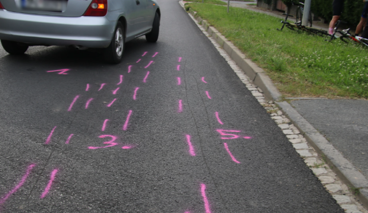 Policejní foto z místa zcela kuriózní nehody
