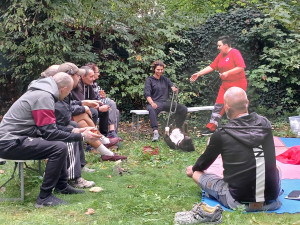 Český projekt kurzů první pomoci pro bezdomovce zaujal v zahraničí