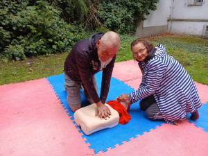 Český projekt kurzů první pomoci pro bezdomovce zaujal v zahraničí