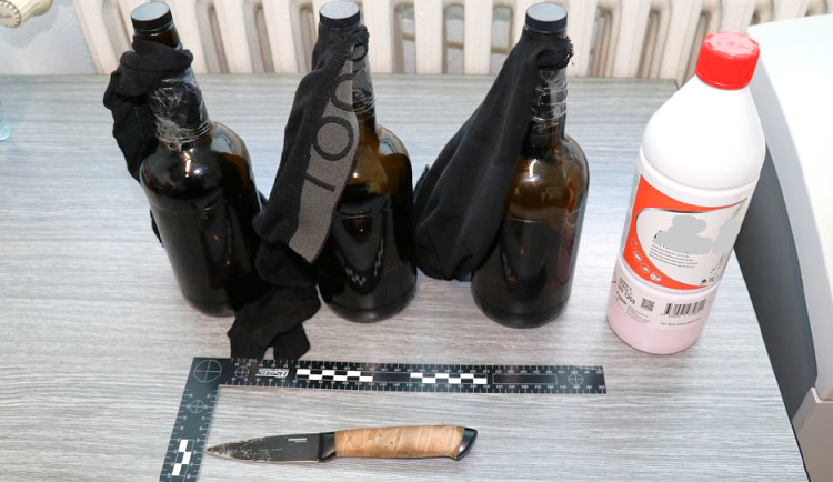 Tento arzenál našla policie u zadrženého muže