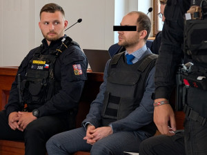 Milenku zavraždil sekerou, druhou ženu napadl. Trest 28 let se mu zdá moc přísný