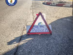 Další provokace známého potížisty, který válčí s policií. Tentokrát se přepočítal