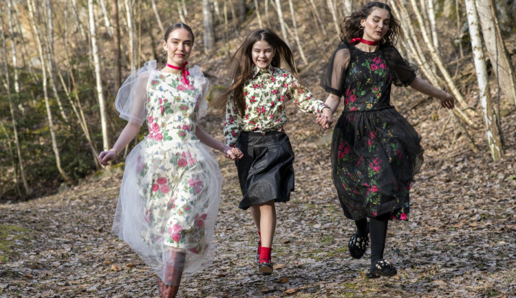 Manželé z Chodska tvoří současnou módu inspirovanou kroji. Vsadili na tradici i odvahu