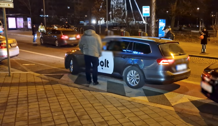 Pro klientku jel se zákazem. V Brně kontrolovali taxikáře, problém měl každý třetí