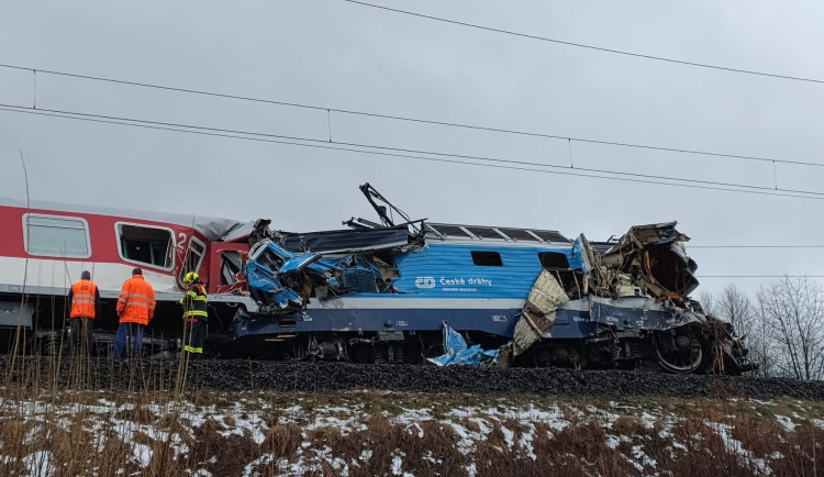 Průjezd po silnici u přejezdu v Dolní Lutyni nebyl podle inspekce bezpečný
