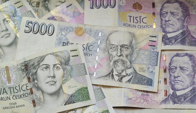 Počet nepravých bankovek roste, liší se v detailech. Nejčastější jsou tisícovky