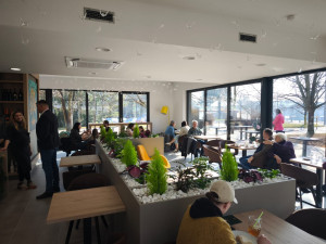 Nevzhledné a nevyužívané záchodky se proměnily v moderní kavárnu