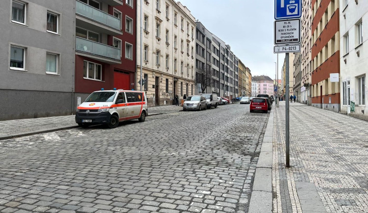 Místo dlažby tichý asfalt. Praha 4 chce zklidnit dopravu v Nuslích