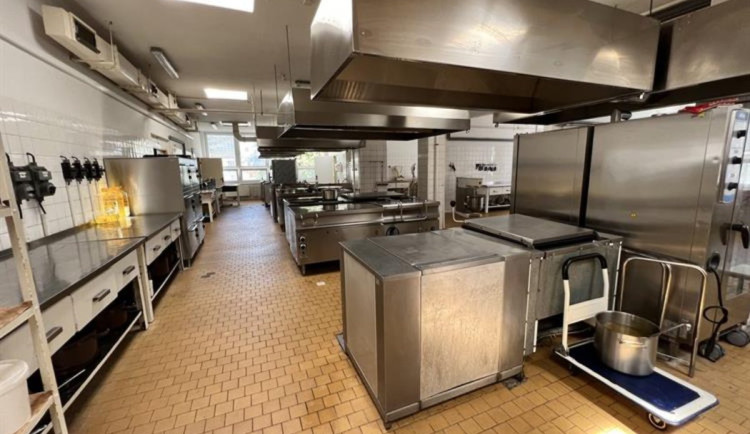 V nemocnici ve Dvoře Králové obnovují stravovací provoz za více než 30 milionů