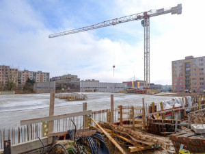 Nový parkovací dům nabídne 173 míst. Část bude zdarma, jinak za 2500 Kč na měsíc