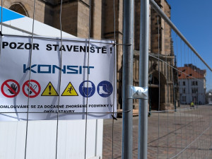 Začíná rekonstrukce obří střechy katedrály, břidlicová krytina je v havarijním stavu