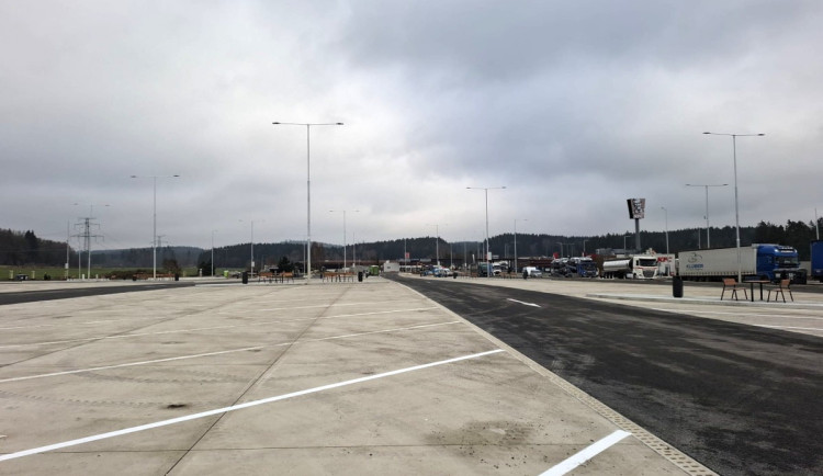 Pravá část dálniční odpočívky prošla modernizací loni