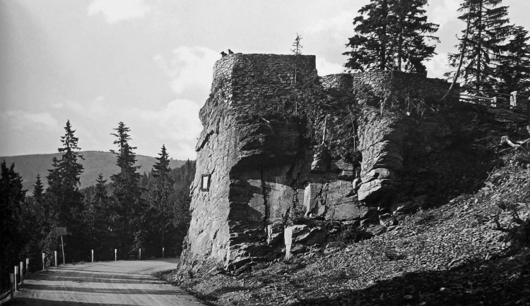 Fotografie z roku 1937 zachycuje původní podobu vyhlídky