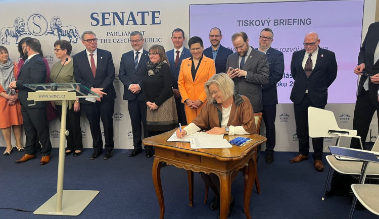 V Senátu odstartoval jubilejní ročník soutěže Vesnice roku