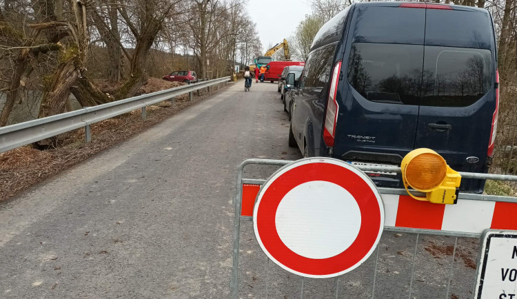 Zbrusu novou cyklostezku Romže přerušila uzavírka. U Konice se opravuje most