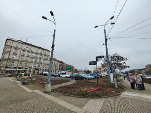 Začala proměna ostudných sadů Pětatřicátníků, jako první šly pryč stromy a keře