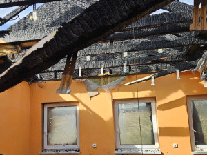 Kvůli svému zlozvyku podpálil ubytovnu, teď čelí podezření z obecného ohrožení