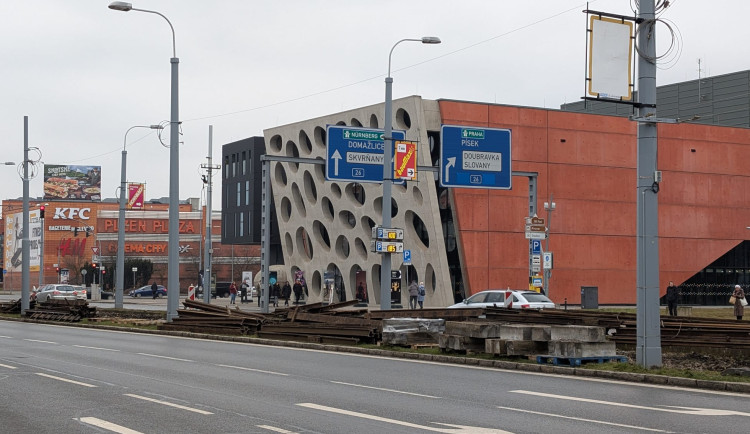 Práce na opravě tramvajové trati ve Skvrňanské ulici budou pokračovat nejnáročnější fází