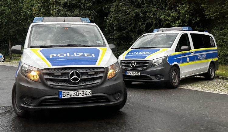 Polák s kradeným Audi A6 zběsile ujížděl německým policistům. V Česku pak havaroval