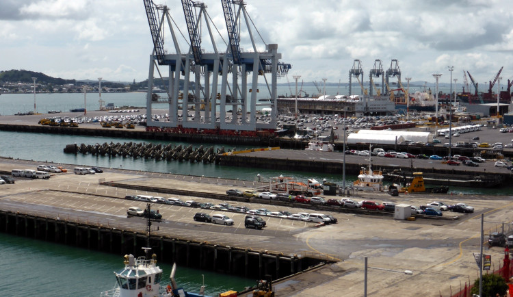 Dovezená auta z Německa a Rakouska skrývají záznamy, o nichž kupující v pohraničí nevědí