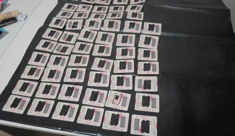 Falešný policista připravil muže z Opavy o miliony. Policisté ho chytili v Praze