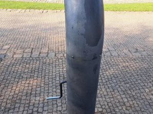 Nápisy v azbuce z poničeného Poesiomatu zmizely. Vyčistili ho Ital, Češi i Ukrajinci