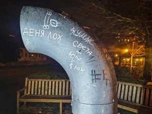 Takto byl Poesiomat počmáraný