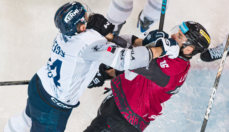 Hokejisté Plzně vyhráli podruhé na ledě Sparty a jsou krok od semifinále