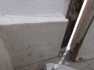 Myší trus na bochnících chleba i živí hlodavci, sklad večerky inspekce uzavřela