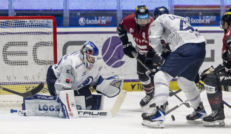 Hokejisté Sparty vyhráli v Plzni 4:1 a snížili ve čtvrtfinále na 2:3 na zápasy